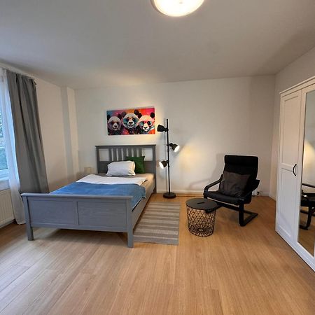 Fc-Apartmenthaus Falkensee Mit Grossem Garten Und Pkw Stellflaechen 外观 照片