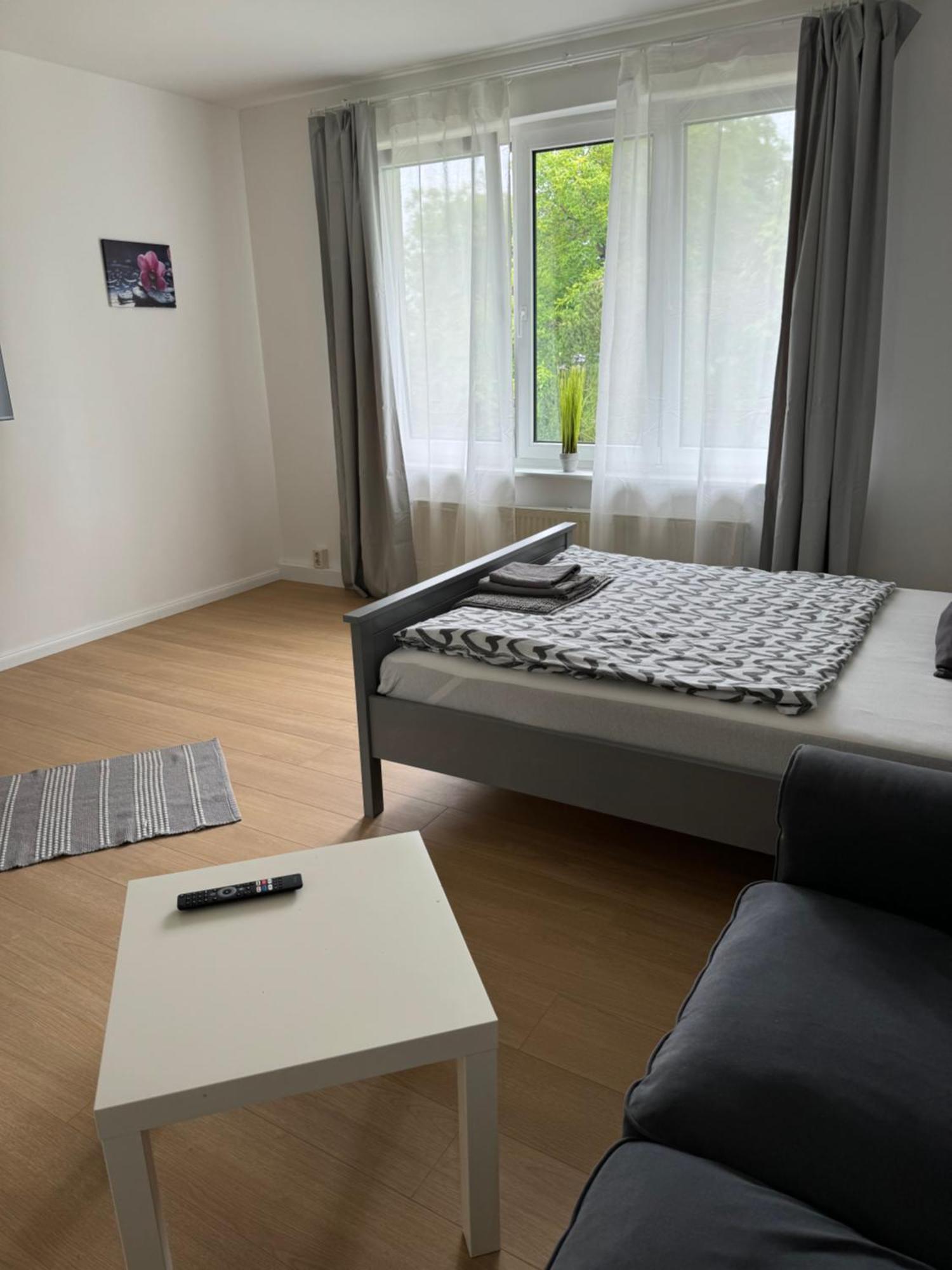 Fc-Apartmenthaus Falkensee Mit Grossem Garten Und Pkw Stellflaechen 外观 照片