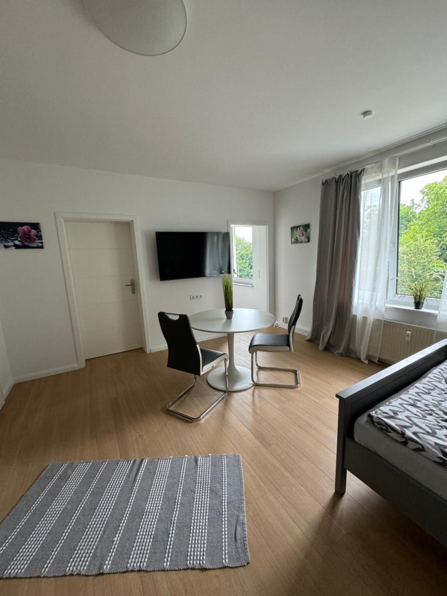 Fc-Apartmenthaus Falkensee Mit Grossem Garten Und Pkw Stellflaechen 外观 照片