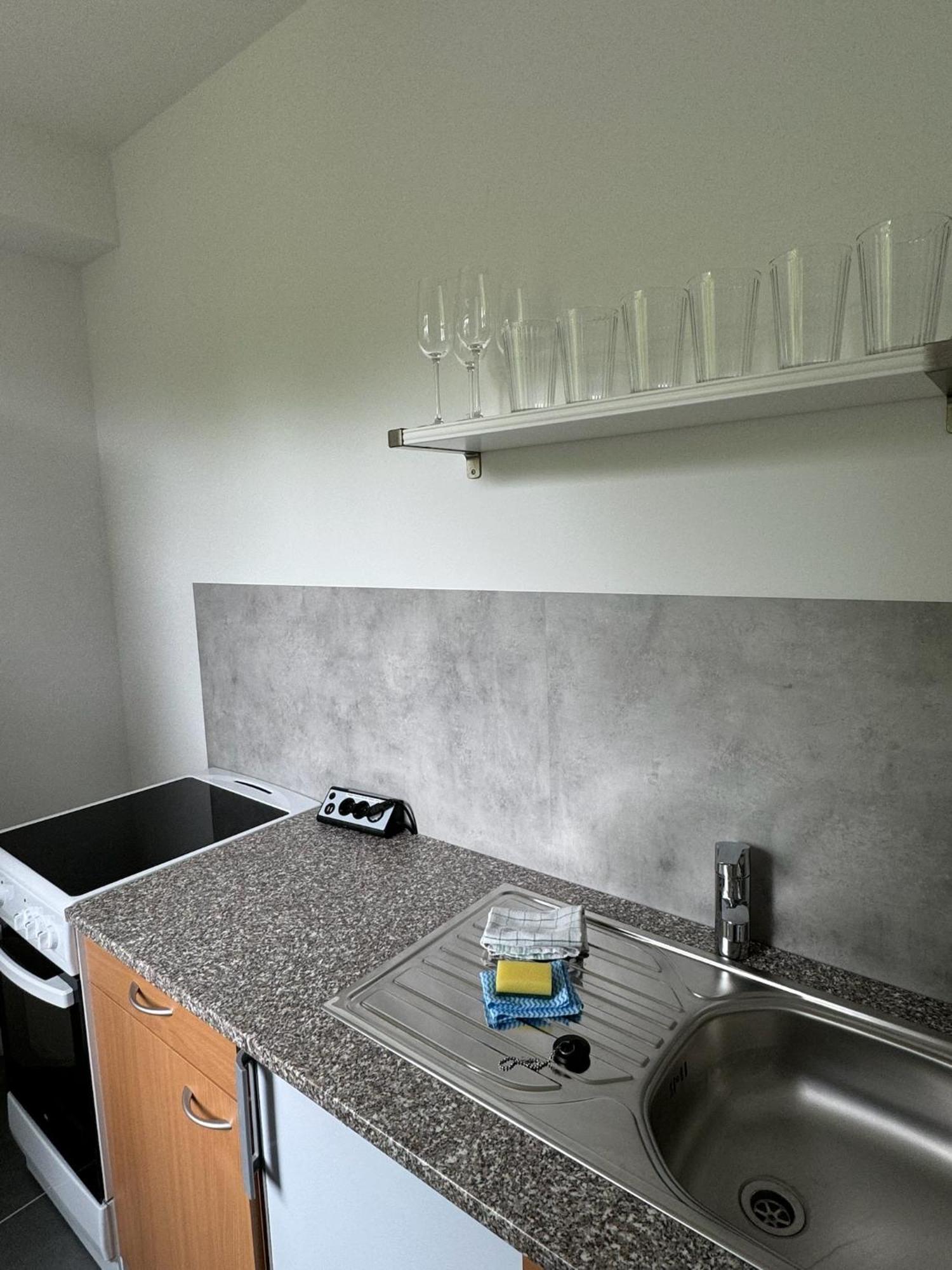 Fc-Apartmenthaus Falkensee Mit Grossem Garten Und Pkw Stellflaechen 外观 照片
