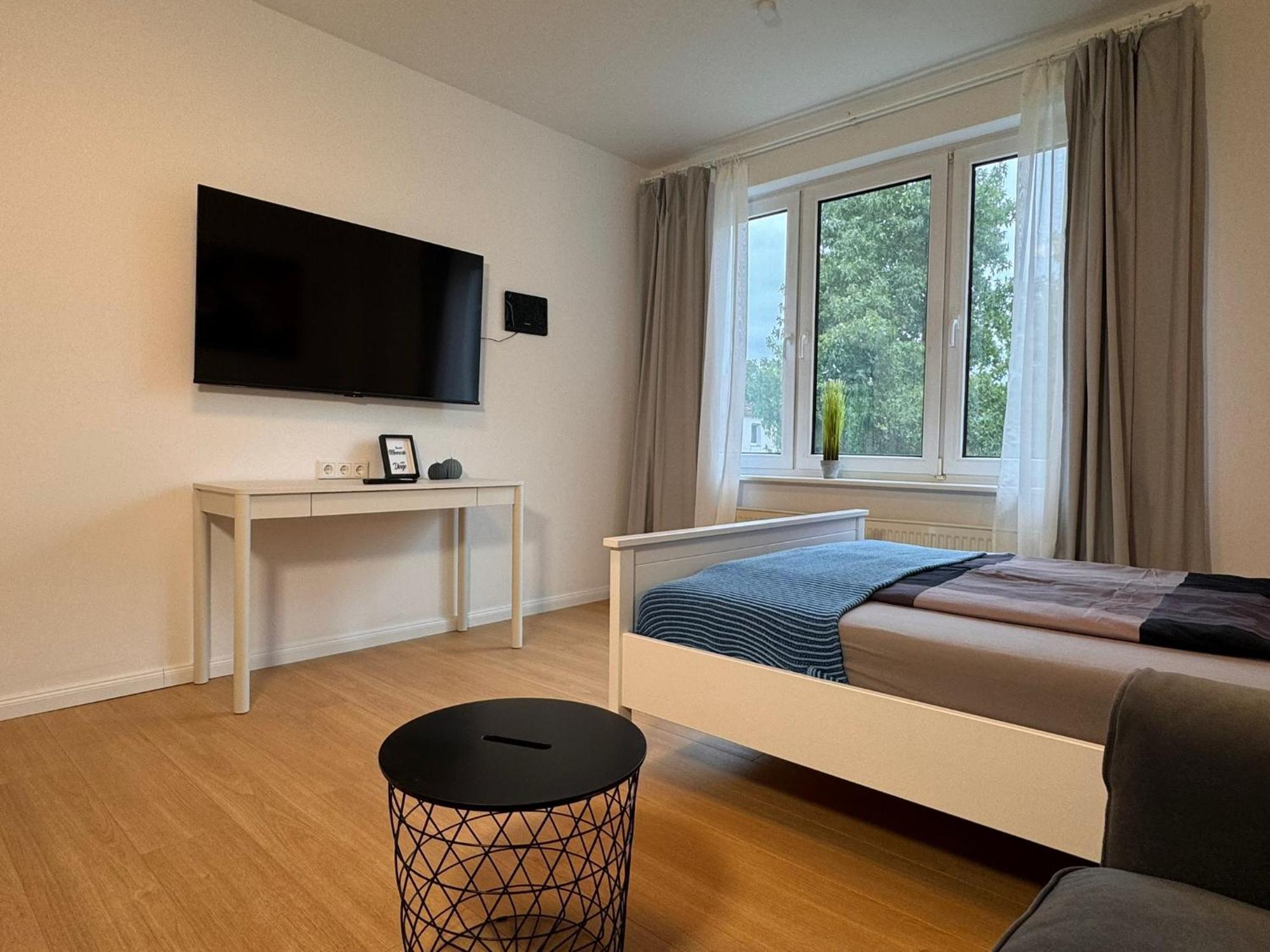 Fc-Apartmenthaus Falkensee Mit Grossem Garten Und Pkw Stellflaechen 外观 照片